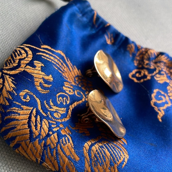 Vintage Monet Clip On Gold Earrings - Picture 9 of 9